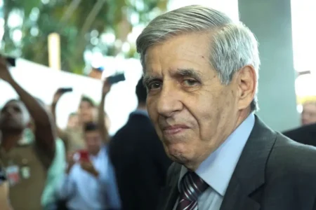 Relatos de militares e laudo médico levaram STF a autorizar prisão domiciliar de Augusto Heleno