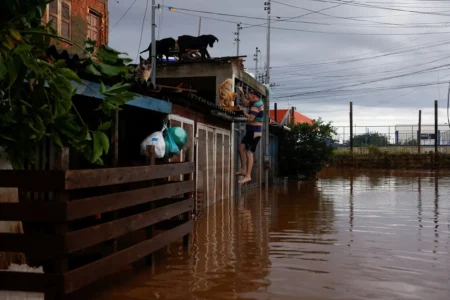 Sem cobertura de seguro, proprietário costuma arcar com estragos provocados por chuvas