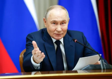 Mísseis e drones russos deixam 11 feridos em Kiev na véspera de reunião entre Zelenski e Trump