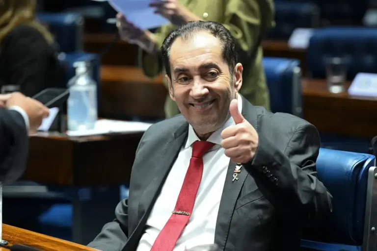 Após diagnóstico de Parkinson, senador Jorge Kajuru decide deixar a vida política