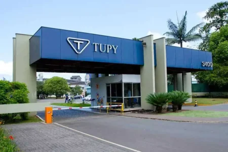 Tupy firma parceria com Vamos para fornecer 100 caminhões movidos a gás natural e biometano para coleta de lixo no Rio de Janeiro