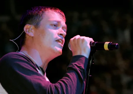 Brad Arnold, vocalista do 3 Doors Down, morre aos 47 anos vítima de câncer