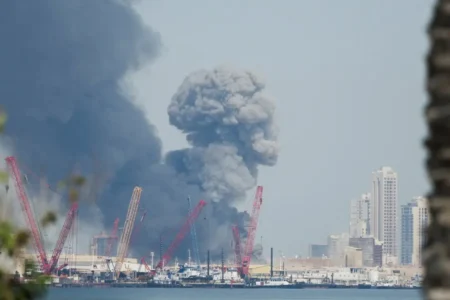 Irã afirma ter lançado mísseis contra bases dos EUA no Catar, Kuwait, Emirados Árabes e Bahrein