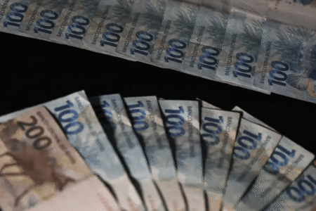Projeto de lei sugere salário mínimo de R$ 2.500 e pode atender mais de 10,6 milhões de trabalhadores