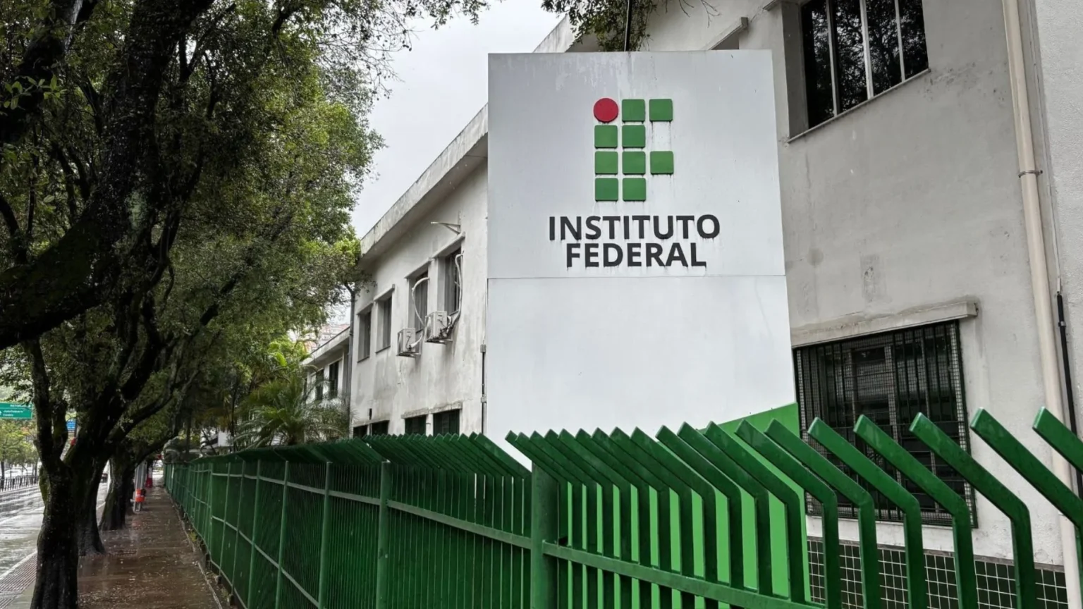 Instituto Federal lança concurso com 700 vagas; salários podem ultrapassar R$ 8 mil