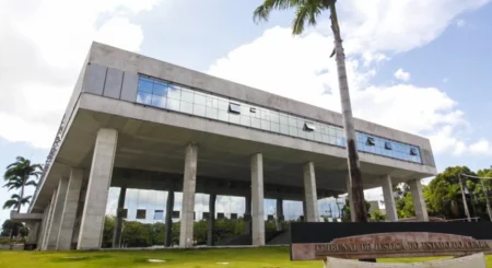 Concurso TJ CE 2026 abre inscrições para níveis médio e superior com salários de até R$ 8,8 mil