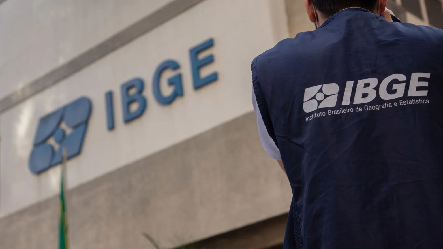 IBGE confirma 30 mil vagas temporárias com salários de até R$ 6 mil; veja cargos, datas e como participar