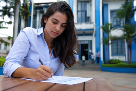Concurso da Prefeitura oferece salários de até R$ 9.684,80; inscrições abrem em 25 de maio