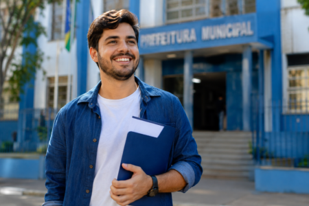 Inscrições abertas: concurso da Prefeitura oferece salários de até R$ 14,8 mil