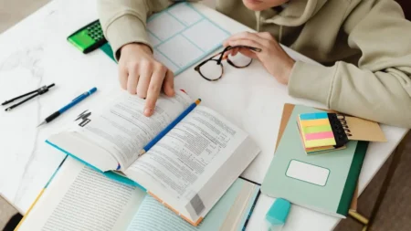 Onde encontrar cursos gratuitos para concurso público em 2026